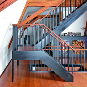 Stahlwangen-Podest-Treppe mit Stahlgeländer